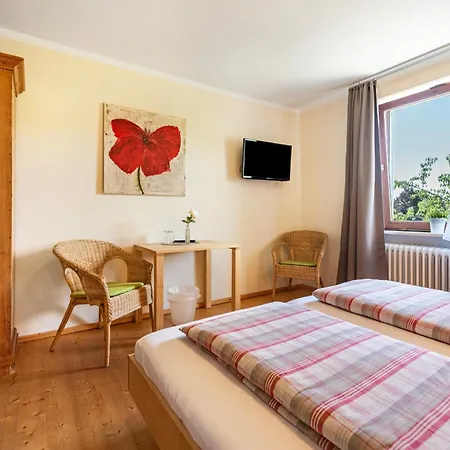 Gaestehaus Am Uferperle 3*